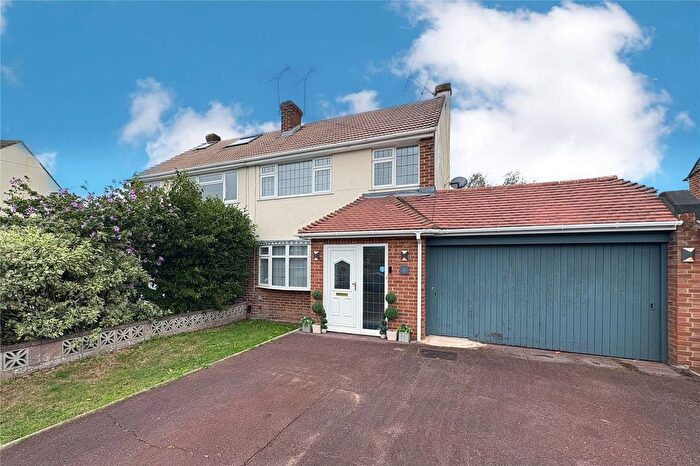 3 Bedroom Semi-Detached House For Sale In Farm Road, Aldershot, Hampshire, GU12