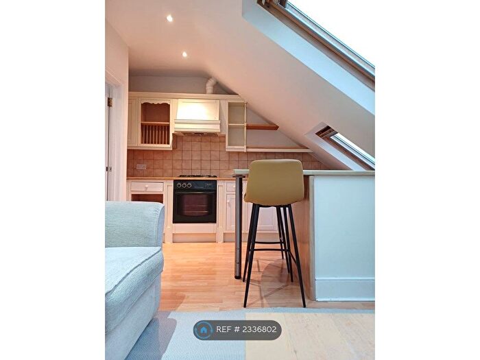 2 Bedroom Flat To Rent In Tooting Bec Road, London, SW17