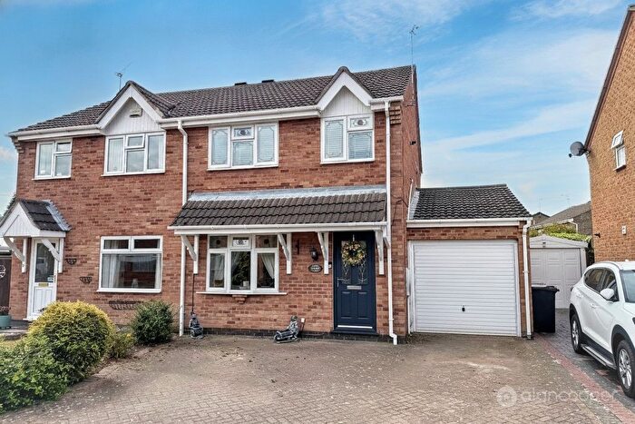 3 Bedroom Semi-Detached House For Sale In Sandby Close, Bedworth, CV12