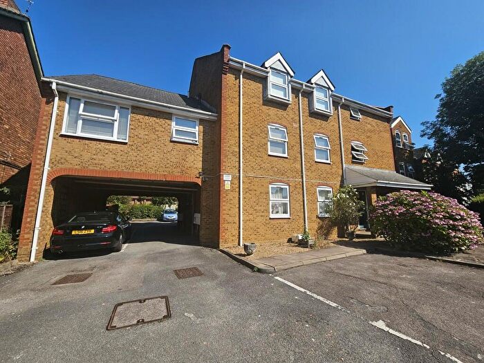 1 Bedroom Flat To Rent In College Road, Harrow Weald, HA3