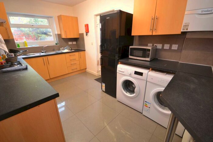 6 Bedroom Terraced House To Rent In Swainstone Road, Reading, RG2