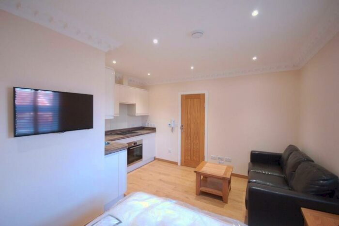 Studio To Rent In Jessica House, Russell Street, Reading, RG1