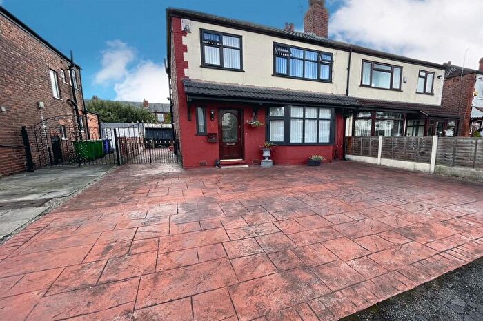 3 Bedroom Semi-Detached House For Sale In Kenwood Avenue, Burnage, M19