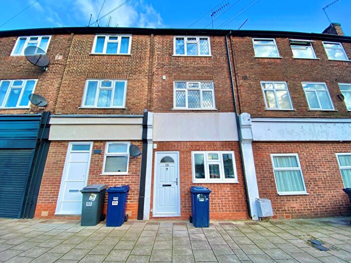 2 Bedroom Flat For Sale In Brookhill Road, East Barnet, EN4