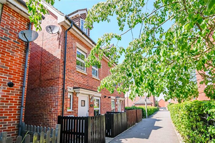 3 Bedroom House For Sale In Urquhart Road, Thatcham, Berkshire, RG19