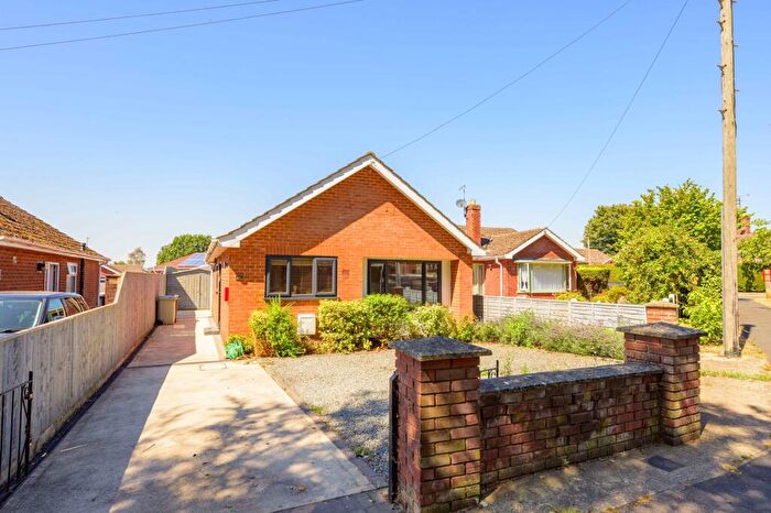 2 Bedroom Detached Bungalow For Sale In Wainfleet Road, Burgh Le Marsh, PE24