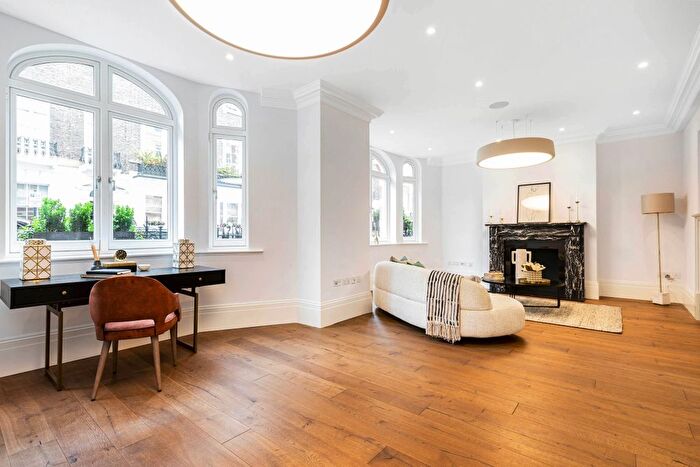 3 Bedroom Flat To Rent In Wimpole Street, London, W1G