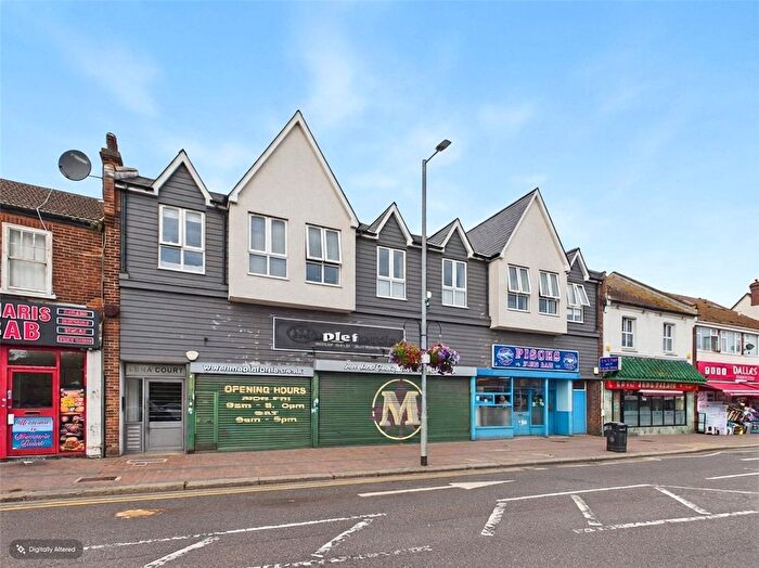 2 Bedroom Flat To Rent In The Broadway, Wickford, Essex, SS11