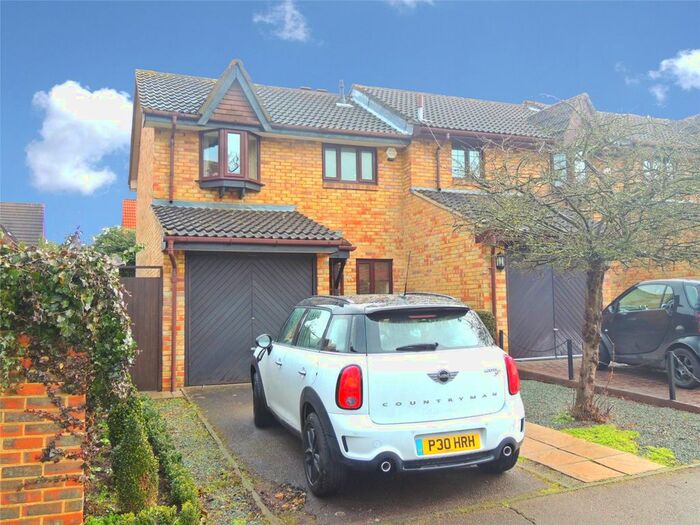 2 Bedroom End Of Terrace House To Rent In Basil Gardens, Croydon, CR0