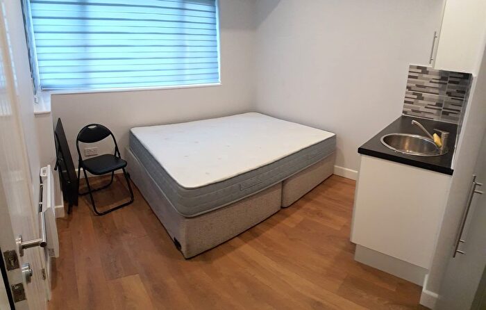 Studio To Rent In The Cross Way, Harrow, HA3