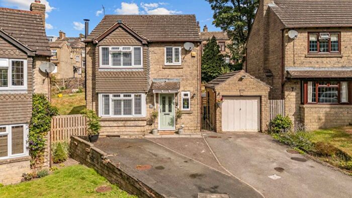 3 Bedroom Detached House For Sale In Cheriton Drive, Queensbury, BD13