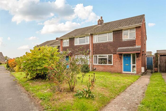 3 Bedroom Semi-Detached House For Sale In Drakes Avenue, Devizes, SN10
