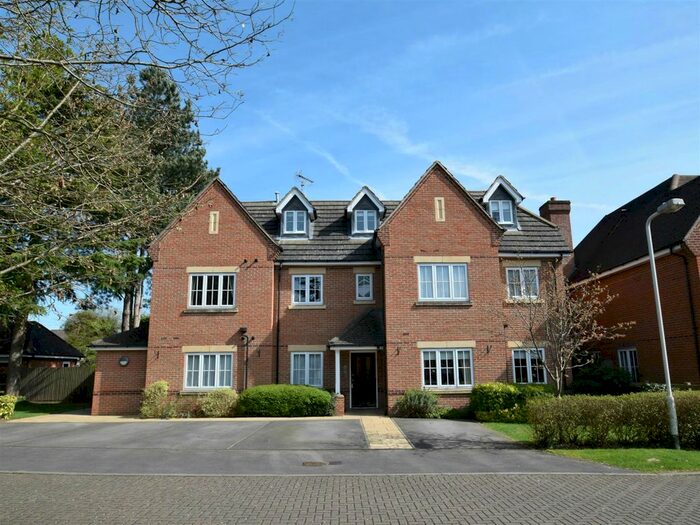 2 Bedroom Flat To Rent In George Close, Grosvenor Road, Caversham, RG4