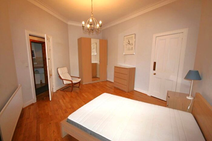 1 Bedroom Flat To Rent In Tay Street, Edinburgh, EH11