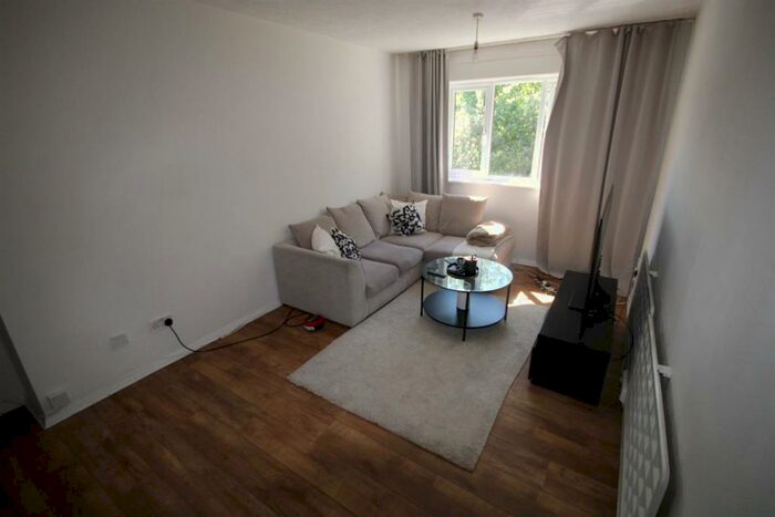 1 Bedroom Flat To Rent In Scotland Green Road, Enfield, EN3