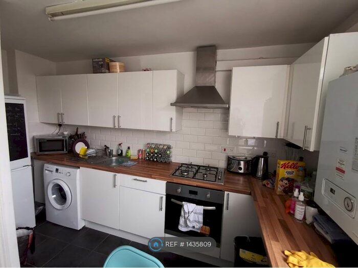 4 Bedroom Flat To Rent In Everard House, London, E1