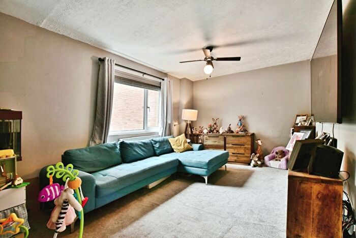 2 Bedroom Maisonette For Sale In Lochmaddy Close, Hazel Grove, Stockport, Greater Manchester, SK7