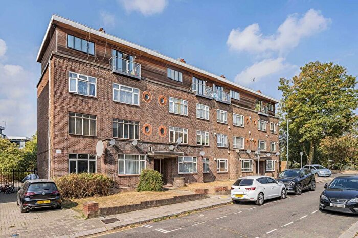 2 Bedroom Apartment For Sale In Leeland Way, London, NW10