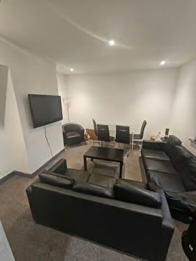 6 Bedroom Terraced House To Rent In Brudenell Road, Leeds, West Yorkshire, LS6