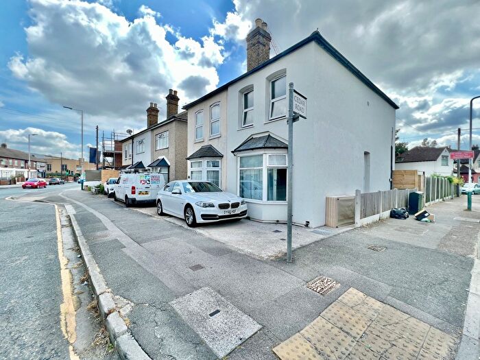 1 Bedroom Flat To Rent In Hainault Road, Romford, RM5