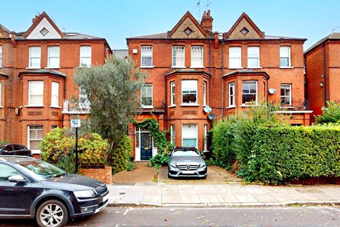 Flat To Rent In Goldhurst Terrace, West Hampstead (Heating + Hot Water Included), NW6
