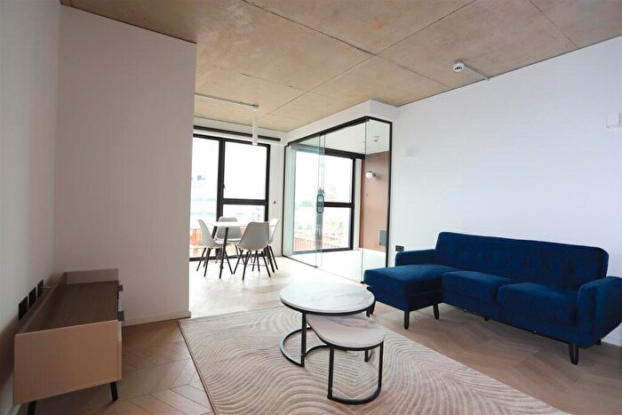 2 Bedroom Apartment To Rent In F Spinners Way, Castlefield, M15