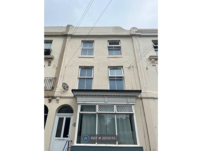 3 Bedroom Flat To Rent In Cottage Grove, Southsea, PO5