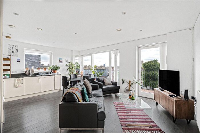 2 Bedroom Flat To Rent In Spa Road, London, SE16