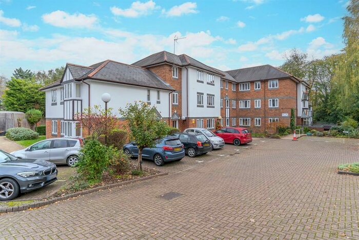 2 Bedroom Flat To Rent In St Catherines Court, Windhill, Bishops Stortford, Herts, CM23