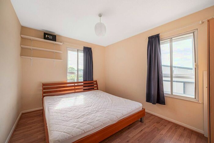 2 Bedroom Flat To Rent In Wedmore Gardens, Archway, London, N19