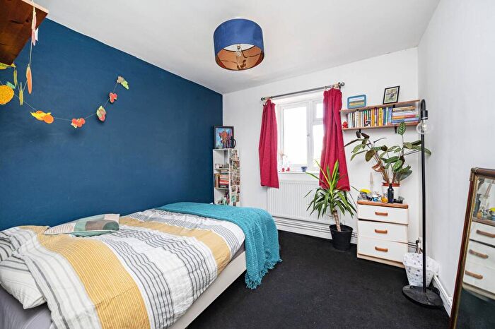 3 Bedroom Flat For Sale In Frampton Park Road, Victoria Park, London, E9