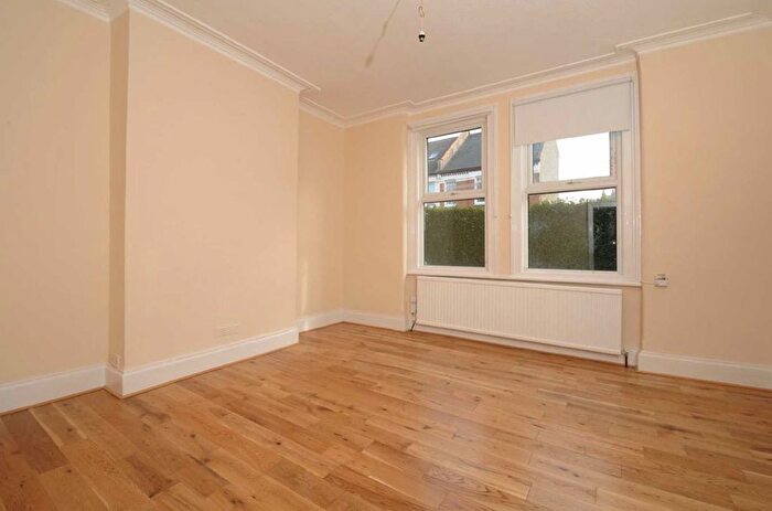 2 Bedroom Flat To Rent In Gambole Road, London, SW17