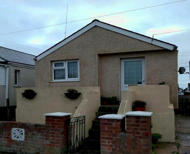 2 Bedroom Bungalow To Rent In Bentley Ave, Jaywick, Essex, CO15