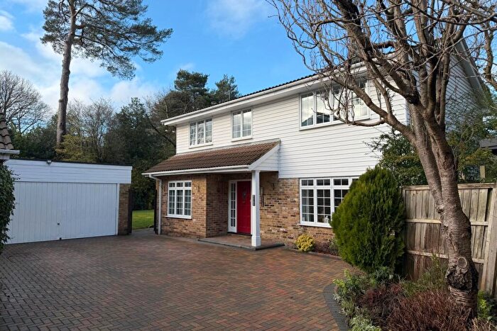 4 Bedroom Detached House For Sale In Maultway North, Camberley, GU15