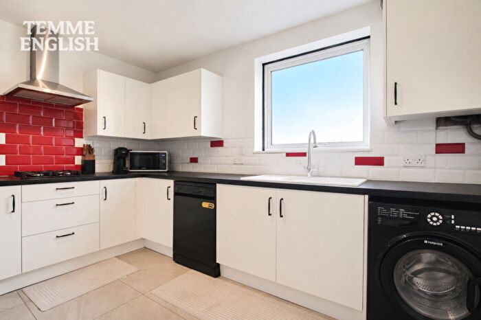 2 Bedroom Flat For Sale In Amberry Court, Harlow, CM20
