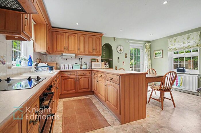 4 Bedroom Detached House For Sale In London Road, Maidstone, ME16