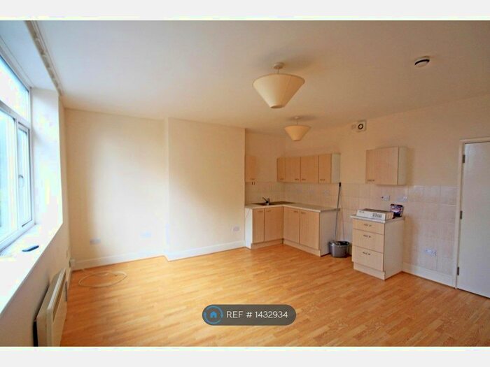 Studio To Rent In Grove Road, Burnham-On-Sea, TA8