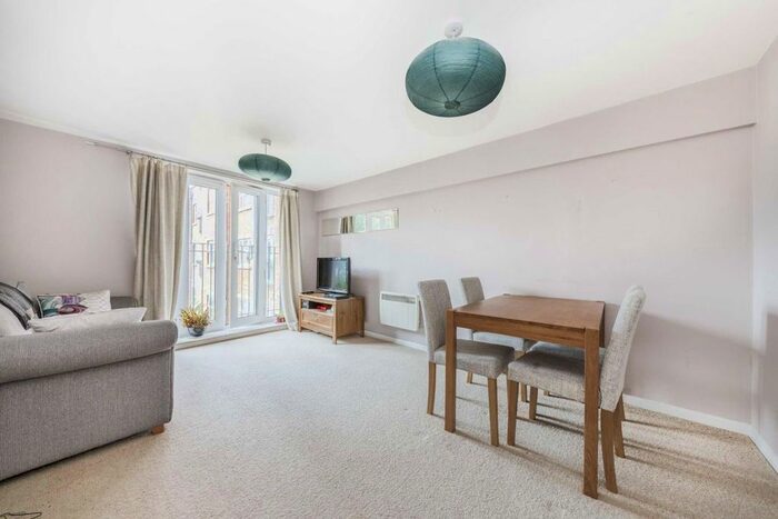 1 Bedroom Flat To Rent In Streatham High Road, London, SW16