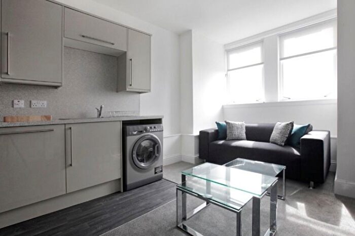 3 Bedroom Flat To Rent In Arbroath Road, Baxter Park, Dundee, DD4