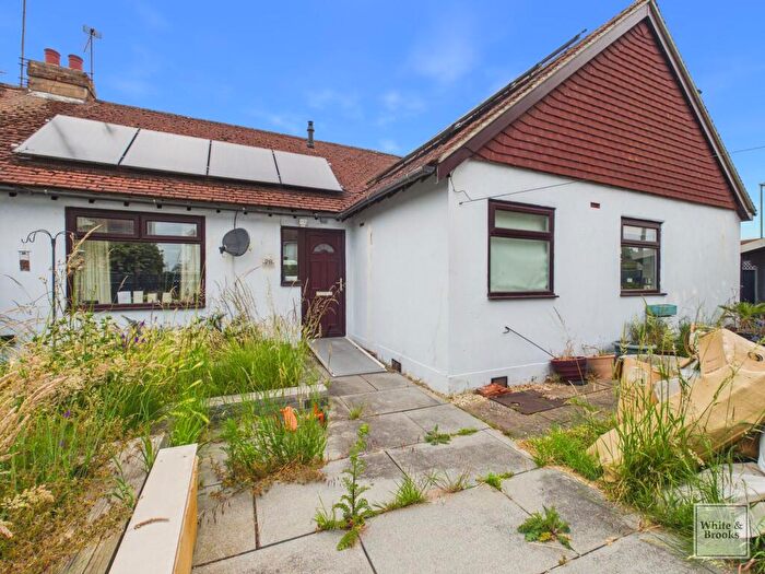 4 Bedroom Semi-Detached Bungalow For Sale In West View Drive, Yapton, BN18