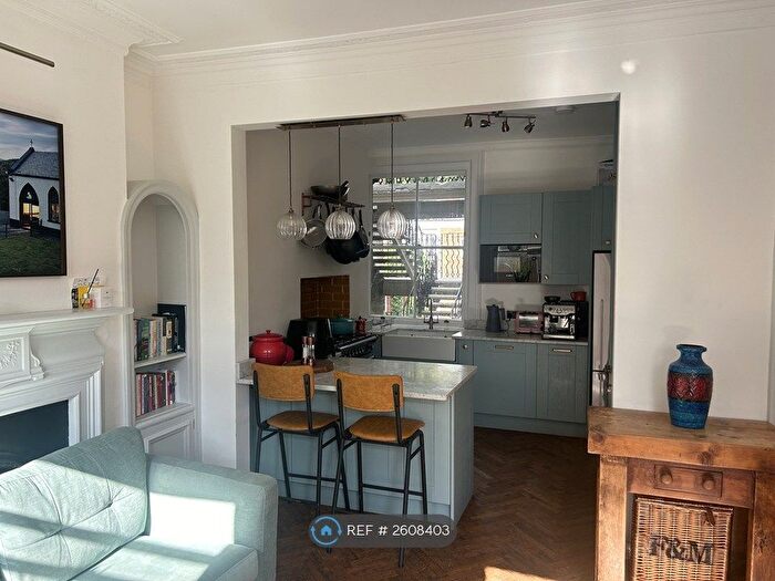 3 Bedroom Flat To Rent In Dorset Street, London, W1U