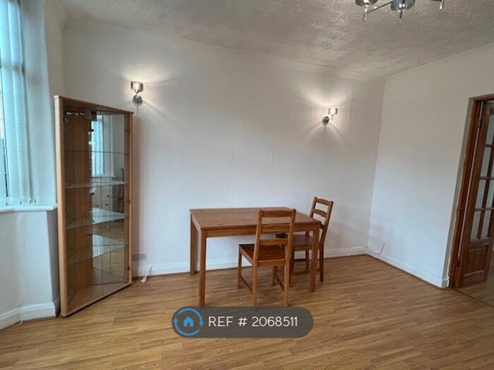 3 Bedroom Semi-Detached House To Rent In Shipton Road, Sutton Coldfield, B72