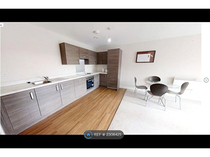2 Bedroom Flat To Rent In Bridgewater Point, Salford, M5