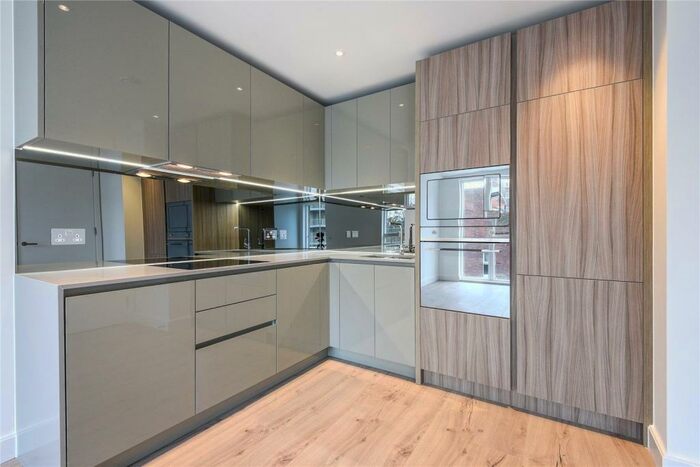 1 Bedroom Flat To Rent In Purser Court, Smithfield Square, High Road, London, N8