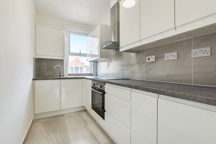1 Bedroom Flat To Rent In Garratt Lane, London, SW18