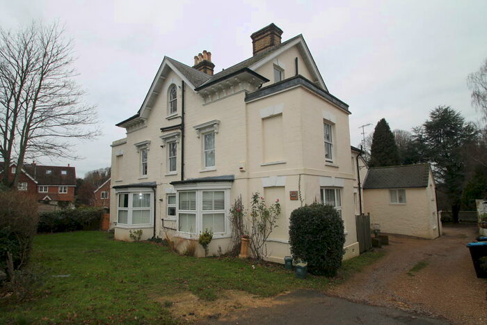 1 Bedroom Flat To Rent In High Street Nutfield, RH1