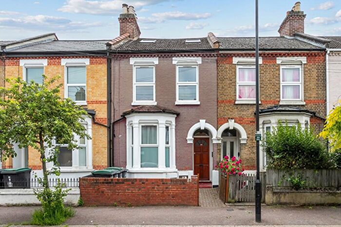 2 Bedroom Flat For Sale In Antill Road, London, N15