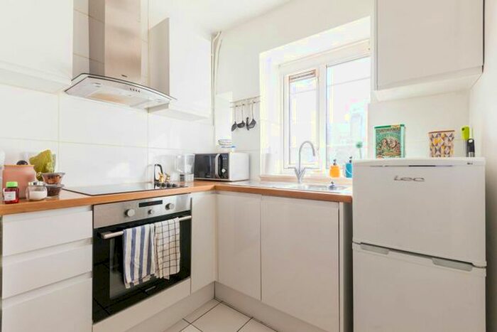 1 Bedroom Flat To Rent In Clapham Road, Clapham North, London, SW9