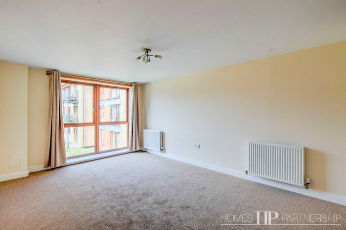 2 Bedroom Flat To Rent In Commonwealth Drive, Finlay Court, RH10