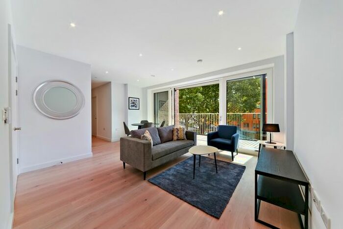 2 Bedroom Flat To Rent In Walworth Square, Elephant Amp; Castle, London, SE17